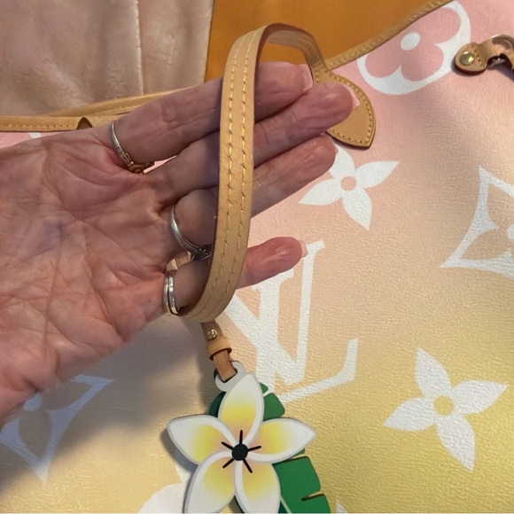 Louis Vuitton Gradient Pink & Yellow Tote & Wristlet BUNDLE, NEW!! 🌸 MAKE OFFER - Picture 9 of 15